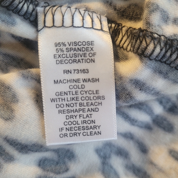 Cable & Guage Animal Print Stretch Sleeveless Top. Size Medium - Picture 8 of 8